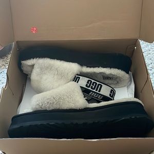 Ugg slides size 10